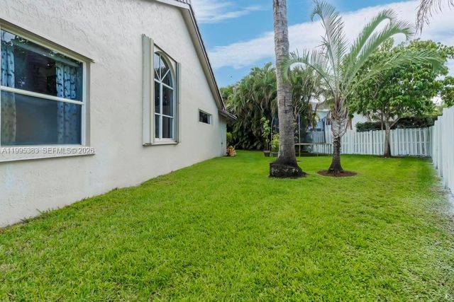 17921 NW 10th St, Pembroke Pines, FL 33029