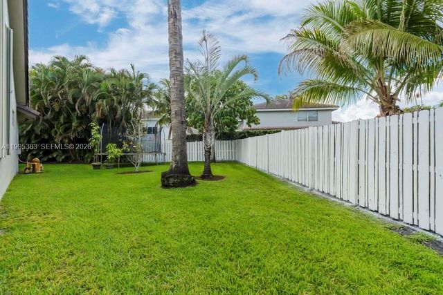 17921 NW 10th St, Pembroke Pines, FL 33029