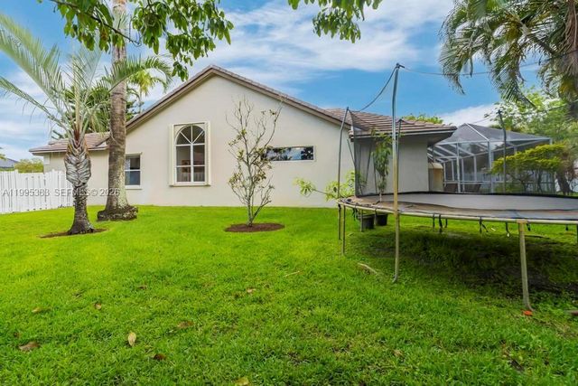 17921 NW 10th St, Pembroke Pines, FL 33029