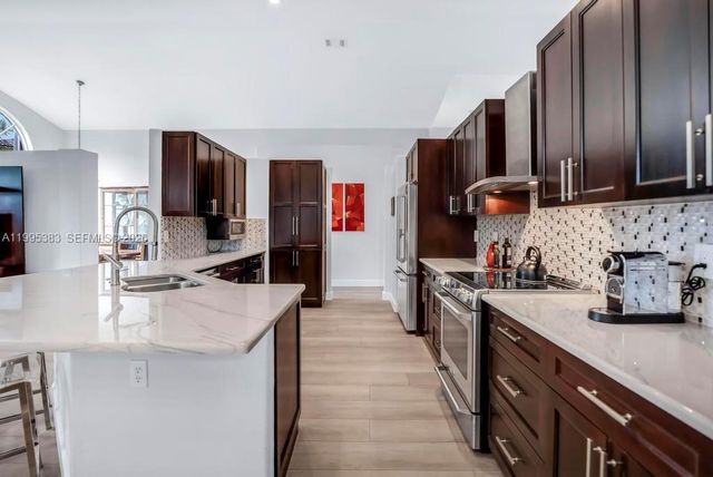 17921 NW 10th St, Pembroke Pines, FL 33029