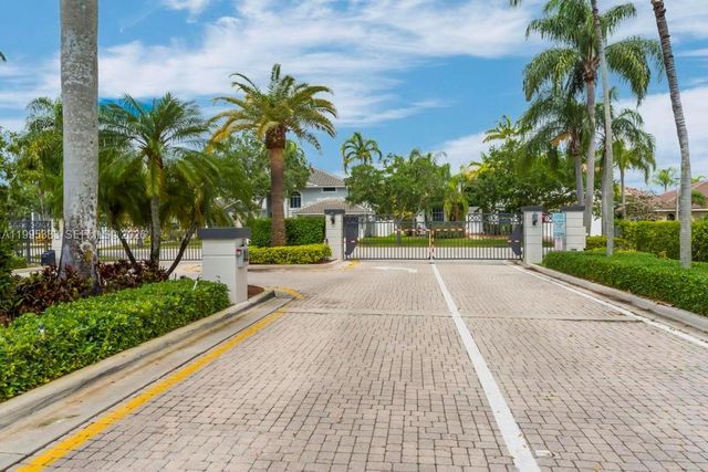 17921 NW 10th St, Pembroke Pines, FL 33029