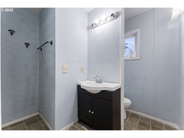 2665 35TH St, Coos Bay, OR 97420