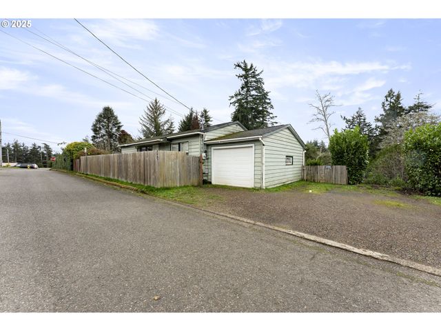 2665 35TH St, Coos Bay, OR 97420