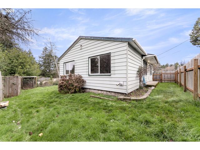 2665 35TH St, Coos Bay, OR 97420