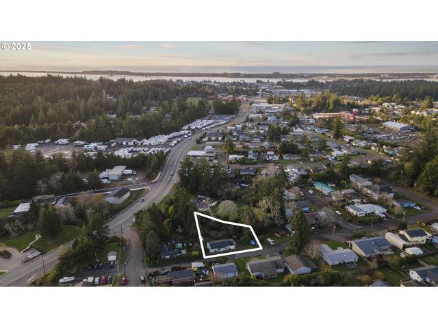 2665 35TH St, Coos Bay, OR 97420