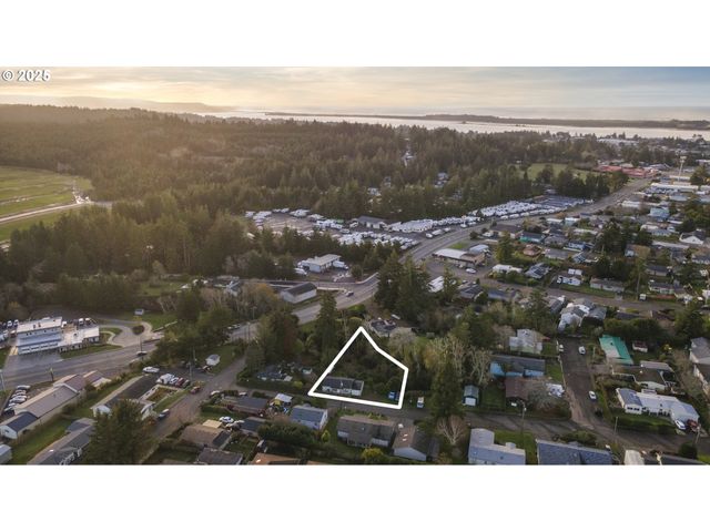 2665 35TH St, Coos Bay, OR 97420