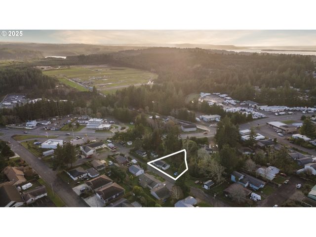 2665 35TH St, Coos Bay, OR 97420