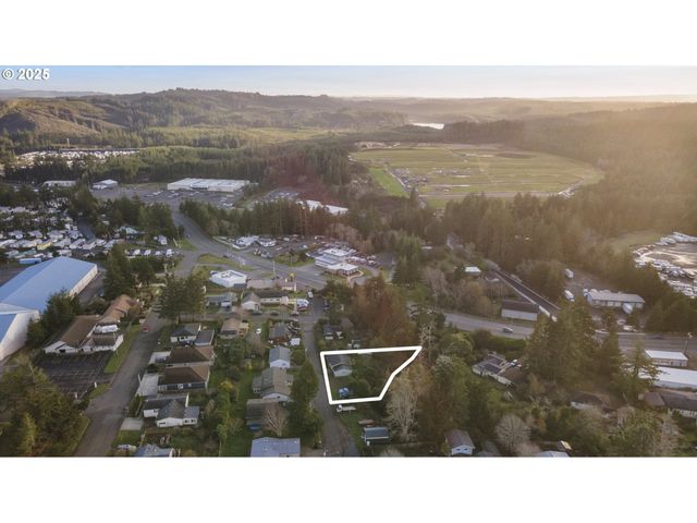 2665 35TH St, Coos Bay, OR 97420