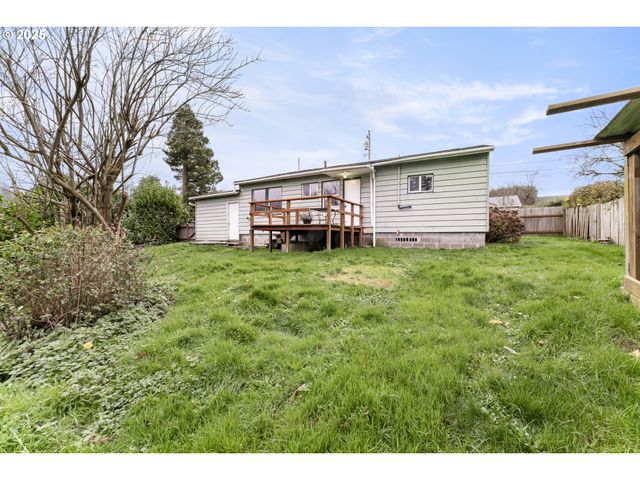 2665 35TH St, Coos Bay, OR 97420