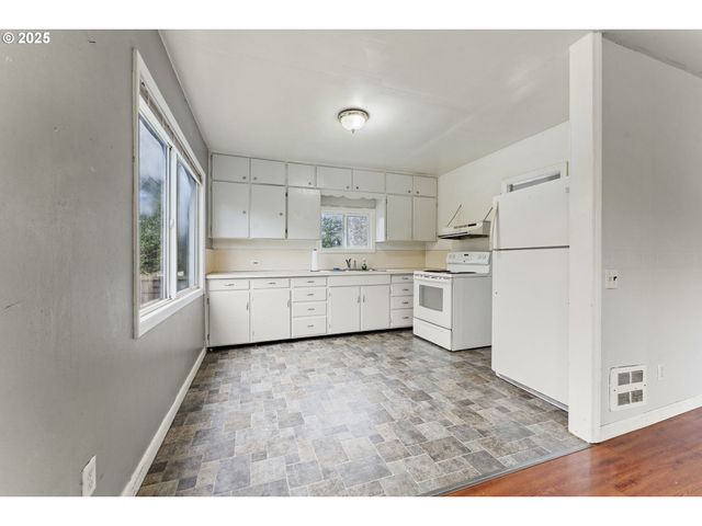 2665 35TH St, Coos Bay, OR 97420