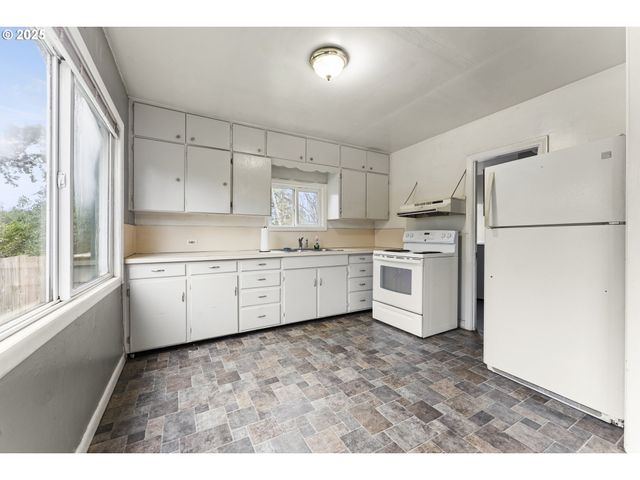 2665 35TH St, Coos Bay, OR 97420