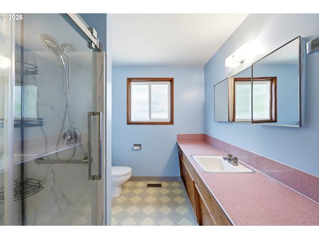 17913 Se MILL Ct, Portland, OR 97233