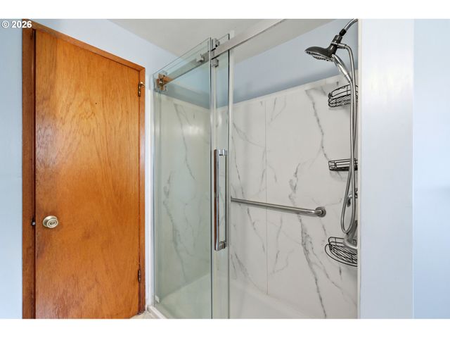 17913 Se MILL Ct, Portland, OR 97233