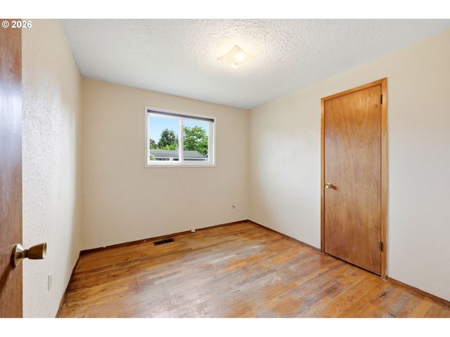 17913 Se MILL Ct, Portland, OR 97233