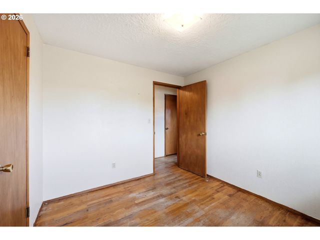 17913 Se MILL Ct, Portland, OR 97233