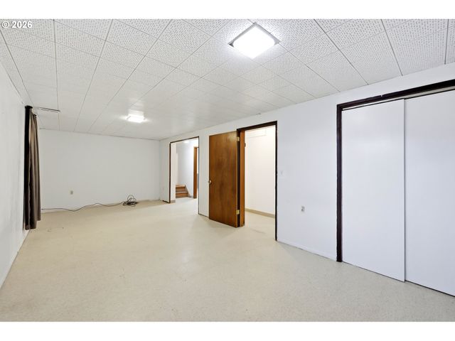 17913 Se MILL Ct, Portland, OR 97233