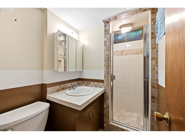 17913 Se MILL Ct, Portland, OR 97233