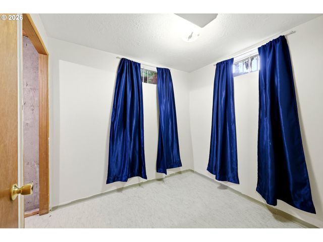17913 Se MILL Ct, Portland, OR 97233
