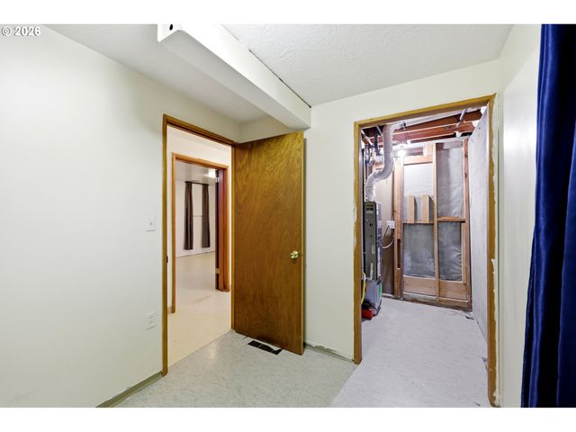 17913 Se MILL Ct, Portland, OR 97233