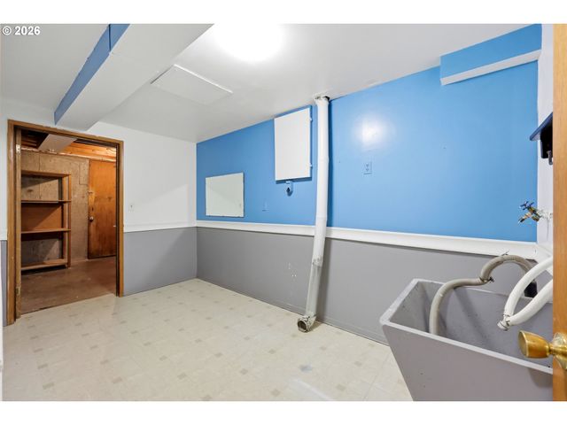 17913 Se MILL Ct, Portland, OR 97233
