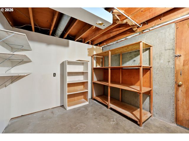 17913 Se MILL Ct, Portland, OR 97233