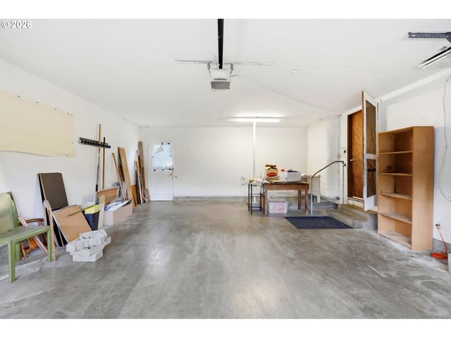 17913 Se MILL Ct, Portland, OR 97233