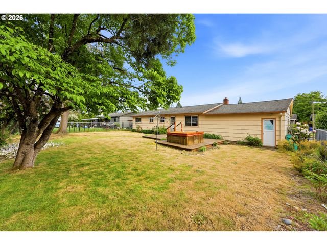 17913 Se MILL Ct, Portland, OR 97233