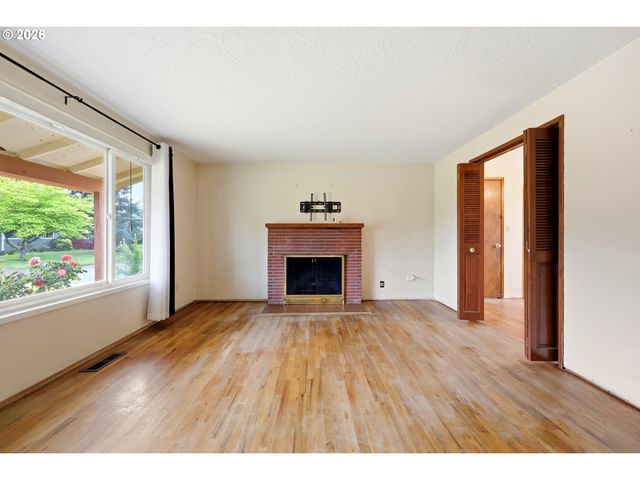 17913 Se MILL Ct, Portland, OR 97233
