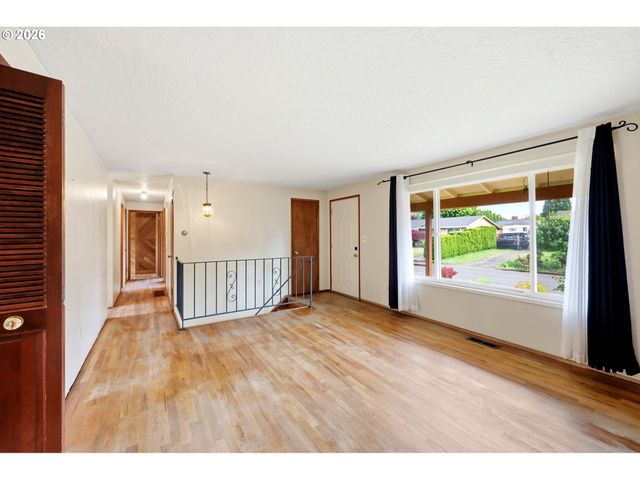 17913 Se MILL Ct, Portland, OR 97233