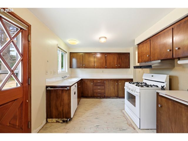 17913 Se MILL Ct, Portland, OR 97233