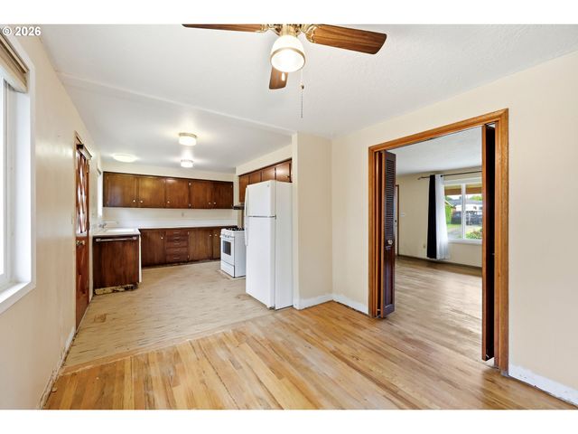 17913 Se MILL Ct, Portland, OR 97233