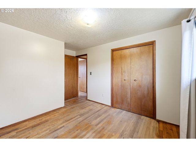 17913 Se MILL Ct, Portland, OR 97233