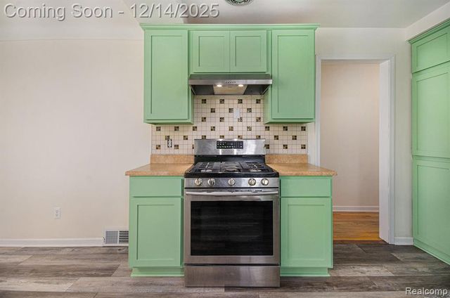 17409 Collinson Avenue, Eastpointe, MI 48021