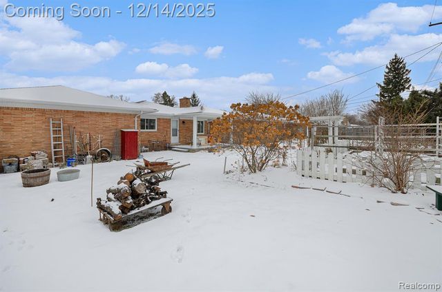 17409 Collinson Avenue, Eastpointe, MI 48021