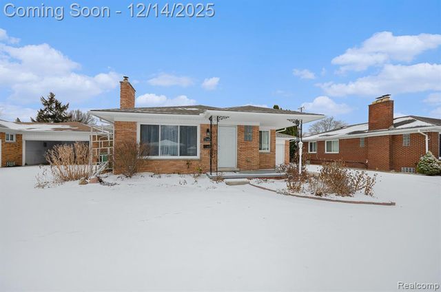 17409 Collinson Avenue, Eastpointe, MI 48021