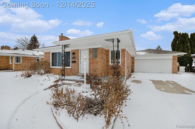 17409 Collinson Avenue, Eastpointe, MI 48021