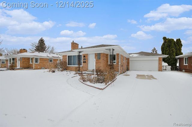17409 Collinson Avenue, Eastpointe, MI 48021