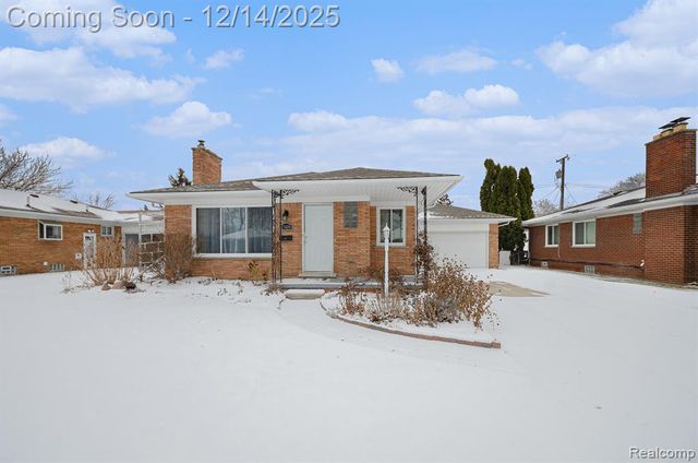 17409 Collinson Avenue, Eastpointe, MI 48021