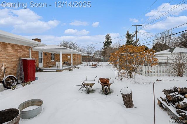 17409 Collinson Avenue, Eastpointe, MI 48021