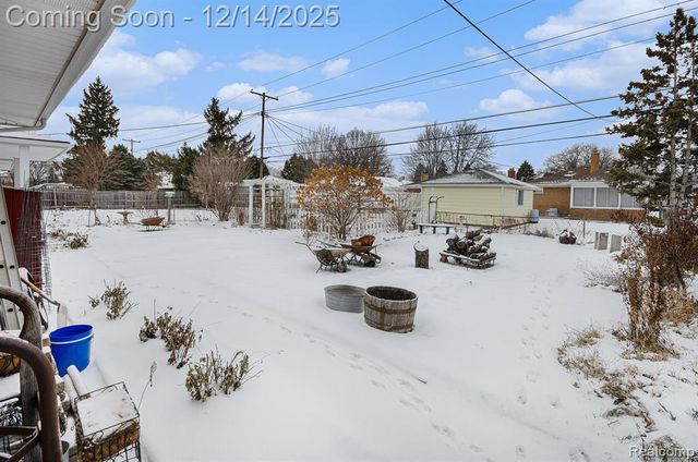 17409 Collinson Avenue, Eastpointe, MI 48021