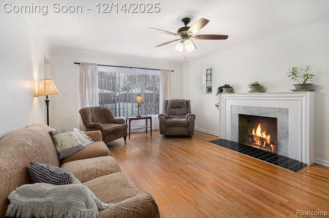 17409 Collinson Avenue, Eastpointe, MI 48021