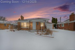 17409 Collinson Avenue, Eastpointe, MI 48021