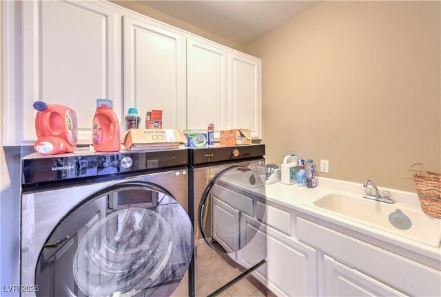 9304 Brilliant Ore Drive, Las Vegas, NV 89143