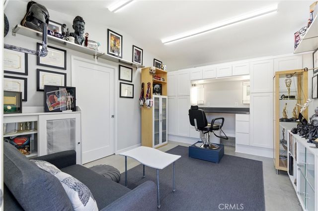 526 N Toluca Park Drive, Burbank, CA 91505