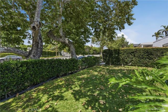 526 N Toluca Park Drive, Burbank, CA 91505