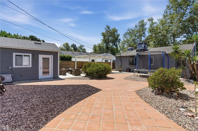 526 N Toluca Park Drive, Burbank, CA 91505