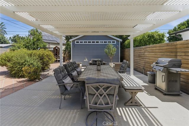 526 N Toluca Park Drive, Burbank, CA 91505