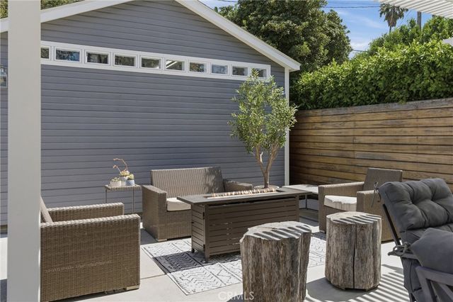 526 N Toluca Park Drive, Burbank, CA 91505