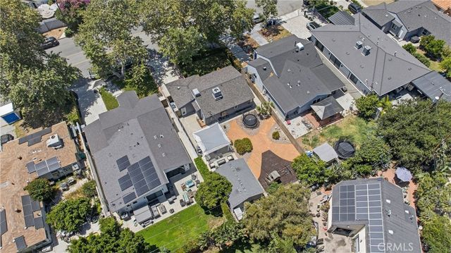 526 N Toluca Park Drive, Burbank, CA 91505