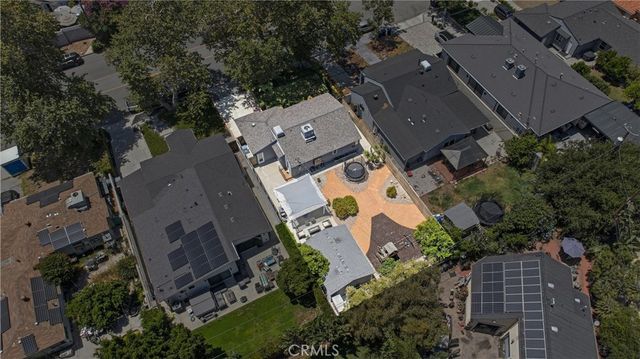 526 N Toluca Park Drive, Burbank, CA 91505